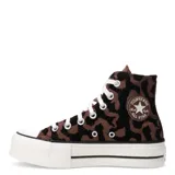 Championes Converse Chuck Taylor All Star Lift con estampado de leopardo en tonos marrón y negro, plataforma blanca y cordones blancos.