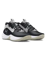 Championes de básquetbol Under Armour modelo Lockdown 7, con diseño en combinación de negro, gris y blanco. Presentan una parte superior de malla transpirable con superposiciones de cuero sintético para mayor durabilidad, entresuela de EVA para una pisada ligera y reactiva, y suela exterior de caucho con patrón de tracción en espiga para un control superior en la cancha.