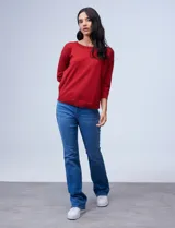 Sweater tejido en hilado fino, marca Cable & Gauge, color rojo. Espalda con aplique de botones. Manga 3/4 con puño elastizado.