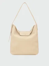 Bolso de hombro Longchamp modelo Le Cadence L, color negro, confeccionado en cuero granulado con solapa frontal, cierre de botón a presión metálico dorado y correa ajustable para el hombro.