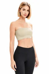 Soutien strapless color piel, de diseño liso y ajuste cómodo sin tirantes.