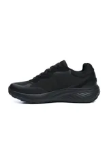 Championes Umbro Blit de hombre, color negro, con diseño deportivo, capellada de malla y sintético, entresuela gruesa y logo de la marca en el lateral.