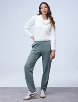 Pantalón jogger verde de algodón, marca Ruby Rd, con pretina elastizada.