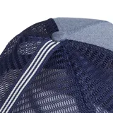 Gorro Adidas tipo trucker, color celeste con paneles frontales de espuma y paneles traseros de malla azul marino. Logo de Adidas bordado en blanco en el frente.