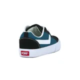 Championes urbanos Pony Champion Bold, color azul con detalles en negro y blanco. Confeccionados en lona y gamuza, con logo en el lateral y suela blanca.