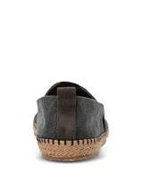 Alpargatas Hush Puppies modelo Hubert, color negro, con suela de yute trenzado y costuras decorativas. Diseño slip-on con elástico en el empeine.
