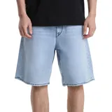 Bermuda de jean celeste de tiro bajo, con corte holgado, pernera larga y diseño de estilo relajado.