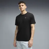 Remera Puma ESS Elevated de manga corta y cuello redondo, color negro, con diseño liso y un pequeño logo bordado en el pecho.
