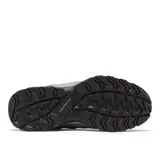 Championes de trekking Columbia modelo Crestwood Waterproof, en tonos grises con detalles en morado y suela negra antideslizante. Confeccionados en una combinación de cuero, malla y cintas con tecnología impermeable y transpirable.