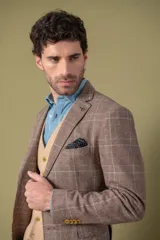 Saco slim fit The Harries Collection by Club House color beige, en tejido espiga de lana.