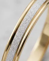 Pulsera esclava rígida de plata 925 y lámina de oro 18k, con diseño bicolor y pavé de circonias en la franja central.