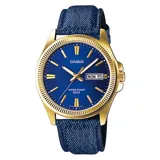 Reloj analógico Casio con caja de acero inoxidable en tono dorado y esfera azul con índices y manecillas doradas. Cuenta con calendario de día y fecha, y correa de cuero con textura de denim azul.