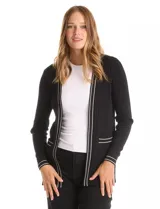 Cardigan de tejido acanalado negro con ribetes en contraste color blanco a lo largo de la apertura frontal, puños y bolsillos simulados. Presenta un diseño abierto de manga larga.