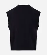 Musculosa masculina de corte boxy fit, confeccionada en algodón. Presenta cuello redondo, hombros ligeramente ampliados y acabado deshilachado en el ruedo. Cuenta con estampa frontal con la frase 'Urban Scene Trends' y el texto 'New York Manhattan 1974' en el centro.