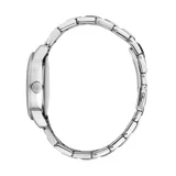 Reloj de pulsera Maserati modelo Successo, con caja y brazalete de acero inoxidable plateado. Presenta una esfera gris con textura cepillada, índices aplicados, ventana de fecha y segundero en color amarillo.