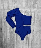 Body de microfibra con un hombro descubierto, manga larga y abertura en la cintura.