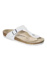 Sandalias Birkenstock modelo Gizeh, color blanco, con plantilla anatómica de corcho y látex, forro de gamuza y suela de EVA.