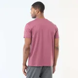 Camiseta de manga corta con cuello redondo, confeccionada en algodón de color rosa.