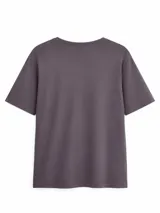 Remera de manga corta con cuello redondo, confeccionada en algodón de color azul oscuro, con corte clásico y etiqueta pequeña en el ruedo.