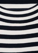 Buzo crop de tejido de punto fino con diseño de rayas horizontales, cuello redondo y manga corta.