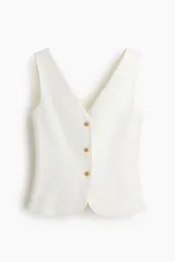 Chaleco sastre de mezcla de lino y viscosa, color blanco, con escote en V tanto en la parte delantera como en la espalda, cierre frontal con botones y diseño forrado.