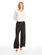 Pantalón de corte wide leg con cintura elástica y diseño de pierna ancha. Presenta franjas laterales decorativas en contraste.