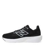 Championes de running New Balance modelo 413, color negro con suela blanca. Presentan un diseño de malla transpirable con el logo de la marca en el lateral y cierre de cordones.