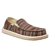 Zapatos tipo slip-on Sanuk modelo Donny Novelty, con capellada de algodón estampado en tonos marrones con diseño de espiga. Presentan talón plegable, suela de goma clara y paneles elásticos laterales para mayor comodidad.