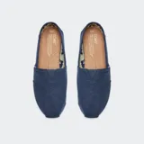 Alpargatas negras de lona con plantilla de gamuza y suela de goma.