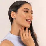 Aros de plata 925 con piedra rectangular de jade verde.