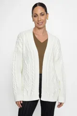 Saco abierto de punto con diseño de trenzas verticales, manga larga y corte holgado.