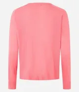 Suéter de punto color celeste, con cuello redondo y mangas largas.