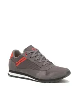 Championes de diseño casual Caterpillar, modelo Ventura, en color gris con detalles en rojo. Combinan capellada de gamuza con paneles de malla, cordones al tono, entresuela blanca y suela de goma.