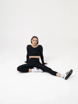 Calza negra de largo 3/4.