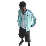 Campera deportiva Adidas Originals de la selección de Alemania, color celeste con detalles en azul marino en cuello, puños y las icónicas tres tiras en las mangas. Presenta cierre frontal, logo del Trifolio y escudo de la federación alemana de fútbol en el pecho.