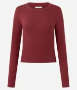 Blusa básica de manga larga Marfinno, color beige, confeccionada en tejido acanalado con cuello redondo y diseño ajustado.