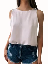 Blusa rosa sin mangas con espalda descubierta y lazo en la cintura.