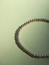 Pulsera elástica de cuentas de 3mm en oro laminado 14 kilates.