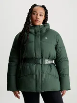 Campera puffer verde oscuro de nailon con cinturón con hebilla y logo Calvin Klein.