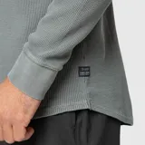 Polerón gris de algodón orgánico, corte regular y cuello redondo.