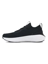 Championes Under Armour Phantom 4 de estilo urbano y deportivo, color negro con suela blanca. Presentan un diseño de cuello de punto tipo calcetín, contrafuerte de TPU en el talón y amortiguación UA HOVR+ para mayor retorno de energía.