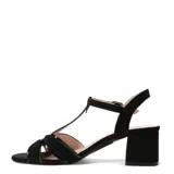 Sandalias de tacón ancho color negro, con diseño de tiras en T y detalles combinados en material sintético y gamuza. Cuentan con tira ajustable al tobillo con hebilla metálica.