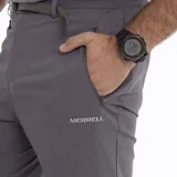 Pantalón largo desmontable color gris, con cinturón ajustable, bolsillos laterales y trasero con cierre.