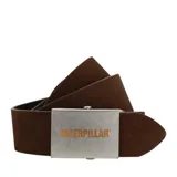 Cinturón marrón con hebilla metálica rectangular con el logo de Caterpillar grabado.