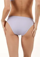 Bombacha bikini tiro alto color celeste, de microfibra sin costuras y con forro de algodón.