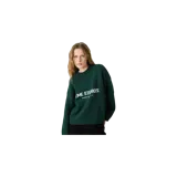 Sweater de punto Eme Studios color verde oscuro, de manga larga, con cuello redondo y el logotipo de la marca estampado en el pecho en color blanco.