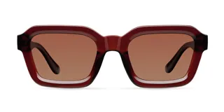 Lentes de sol con montura cuadrada de diseño retro inspirado en los años 70, en color marrón translúcido con cristales polarizados en tono marrón.
