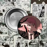 Pin metálico con la imagen de Pochita, personaje del anime Chainsaw Man.