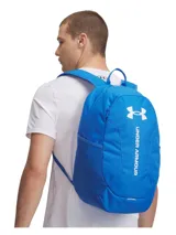 Mochila Under Armour Hustle Lite color azul con logo blanco estampado.