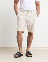 Bermuda verde militar de lino.